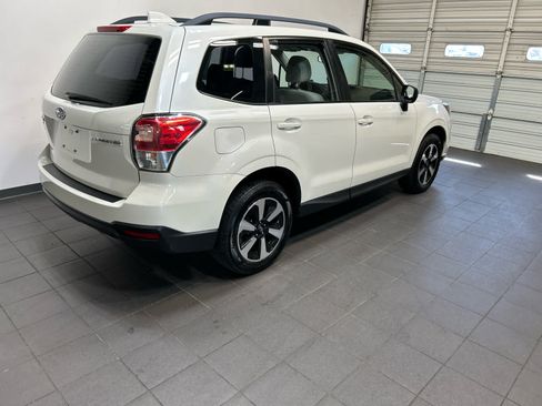 Used 2018 Subaru Forester 2.5i w/ Alloy Wheel Package AWD/4WD image 3