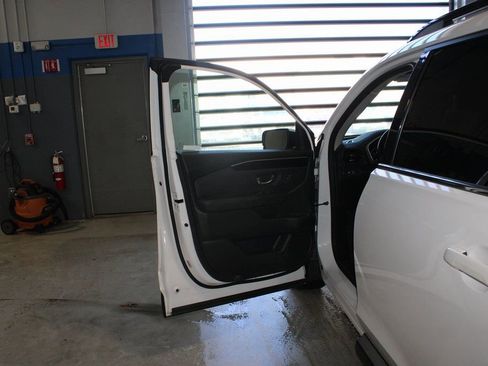 Used 2023 Honda Pilot Touring image 7