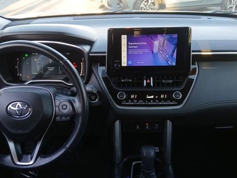 Used 2023 Toyota Corolla Cross XLE w/ Convenience Package image 7