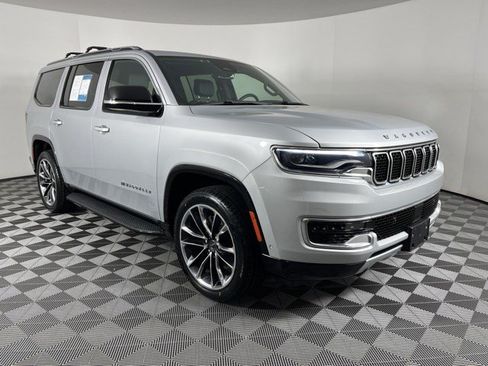 Used 2023 Jeep Wagoneer Series II w/ Premium Group I AWD/4WD image 2