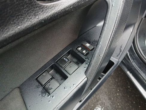 Used 2019 Toyota Corolla LE FWD image 12