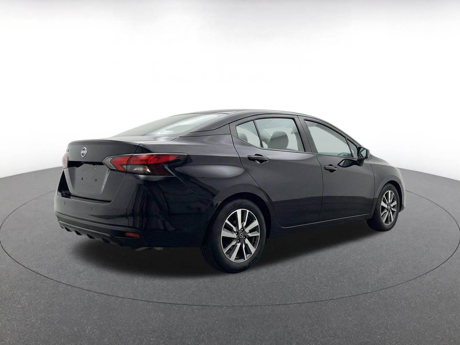 Used 2025 Nissan Versa SV FWD image 10
