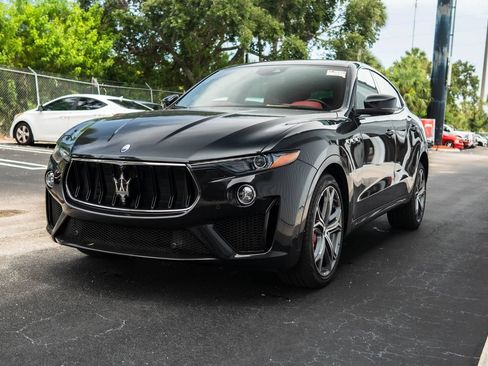 Used 2019 Maserati Levante Trofeo AWD/4WD image 4