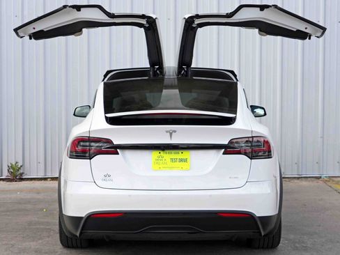 Used 2022 Tesla Model X Plaid image 54