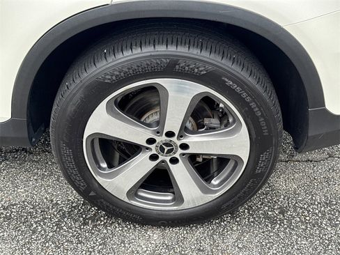 Used 2018 Mercedes-Benz GLC 300 w/ Premium Package image 19