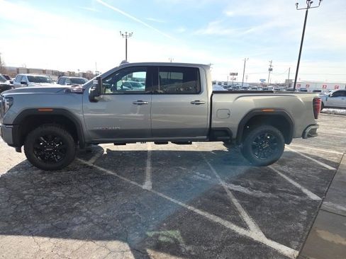 Used 2025 GMC Sierra 2500 AT4 image 2