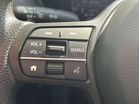 Used 2025 Honda HR-V LX image 7
