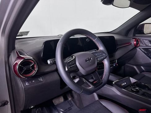 Used 2025 Chevrolet Equinox RS FWD image 12