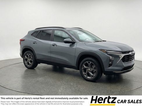Used 2025 Chevrolet Trax LT FWD image 1
