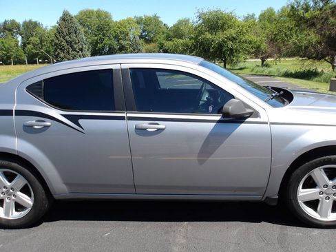 Used 2013 Dodge Avenger SE FWD image 29