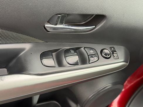 Used 2019 Nissan Kicks SV FWD image 17