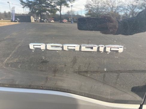 Used 2023 GMC Acadia SLT image 6