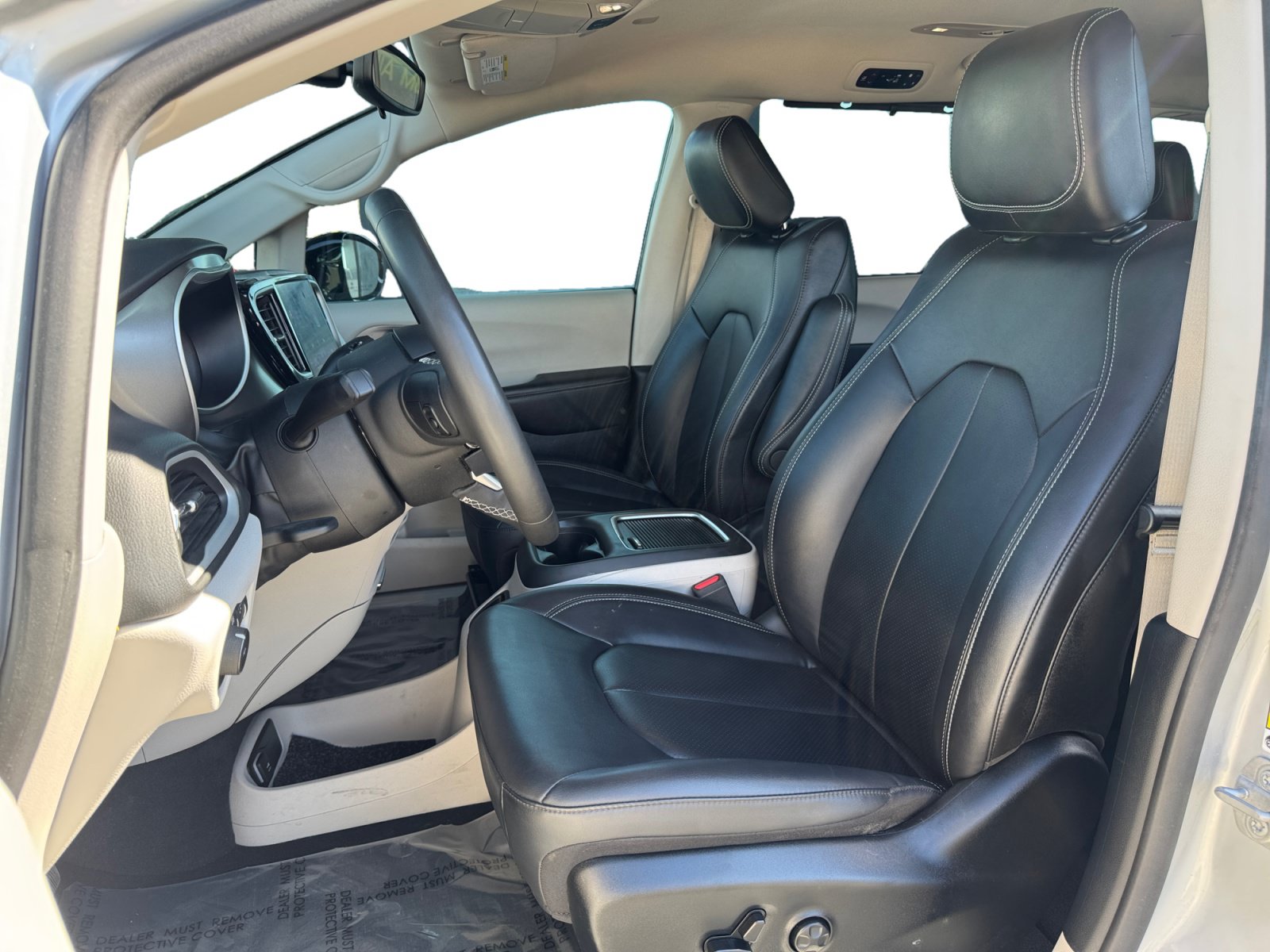 Used 2024 Chrysler Pacifica Touring-L FWD image 9