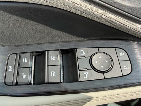 Certified 2023 Nissan Rogue SV FWD image 25