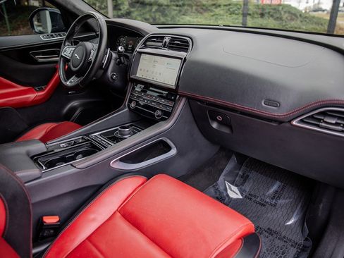 Used 2020 Jaguar F-PACE R-Sport image 24
