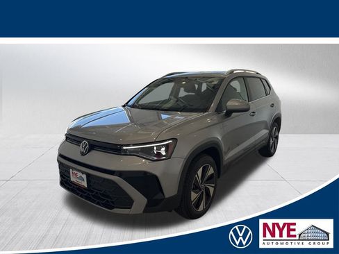 New 2025 Volkswagen Taos SE image 1
