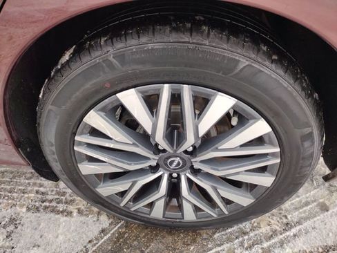 Used 2024 Nissan Altima 2.5 SV image 14