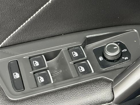 Used 2022 Volkswagen Tiguan SE R-Line image 26