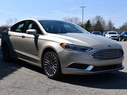 Used 2018 Ford Fusion SE w/ Equipment Group 602A image 9