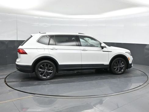 Used 2023 Volkswagen Tiguan SE FWD image 4