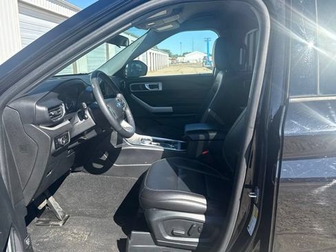 Used 2024 Ford Explorer XLT w/ Equipment Group 202A AWD/4WD image 2