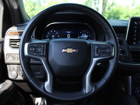 Used 2024 Chevrolet Suburban Premier AWD/4WD image 17