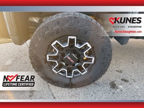 Used 2024 GMC Sierra 2500 AT4X image 14