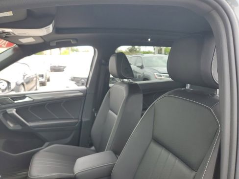 Certified 2023 Volkswagen Tiguan SE R-Line FWD image 23