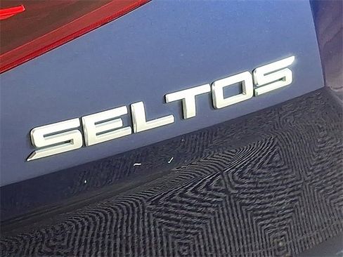 Used 2022 Kia Seltos EX image 30