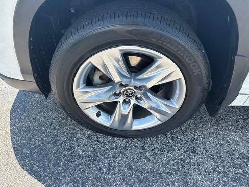 Used 2016 Toyota Highlander Limited AWD/4WD image 9