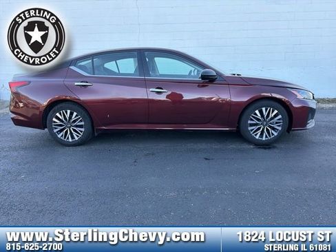 Used 2024 Nissan Altima 2.5 SV image 6