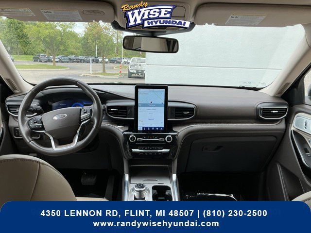 Used 2022 Ford Explorer Platinum AWD/4WD image 2