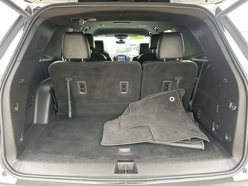 Used 2022 Chevrolet Traverse RS image 25