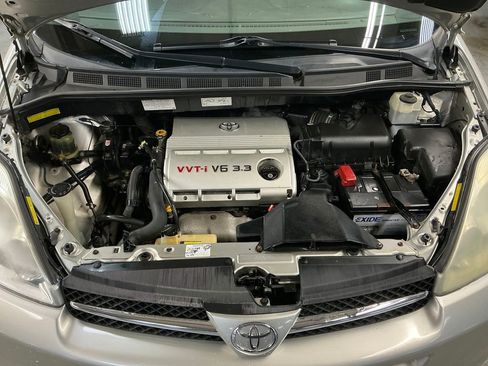 Used 2004 Toyota Sienna XLE Limited image 29