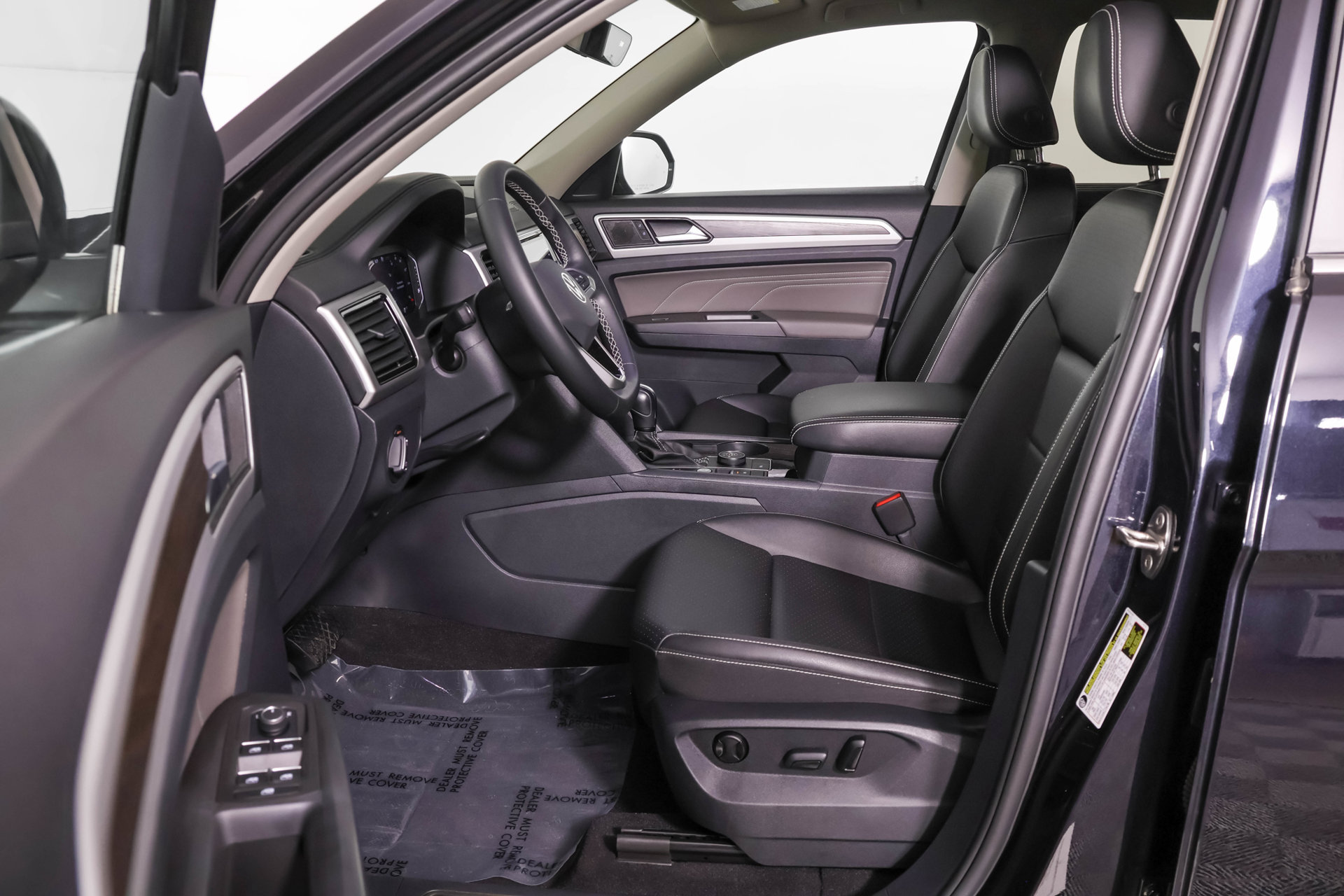 Used 2023 Volkswagen Atlas SE w/ Black Wheel Package AWD/4WD image 7