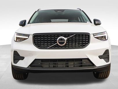 New 2026 Volvo XC40 B5 Core w/ Climate Package
