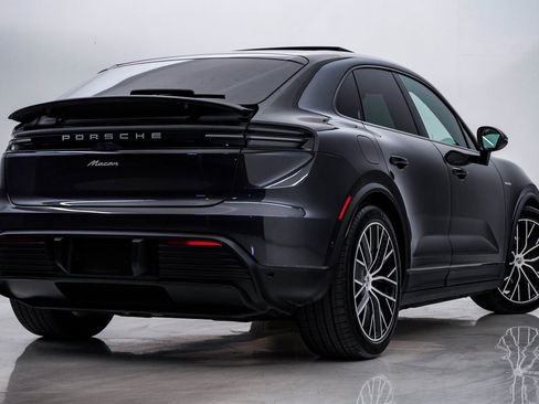 Certified 2025 Porsche Macan Electric image 11