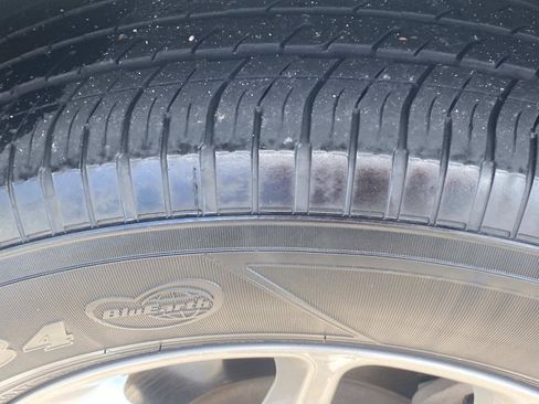 Certified 2025 Chrysler Pacifica Select image 16