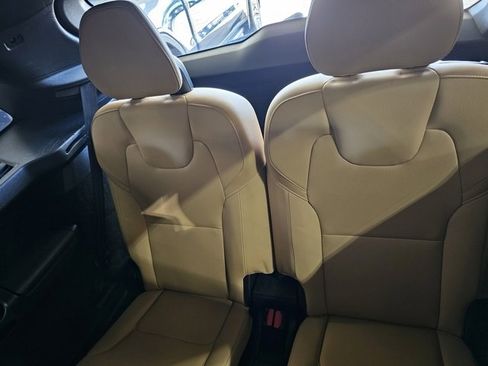 Used 2017 Volvo XC90 T6 Momentum w/ Vision Package image 22