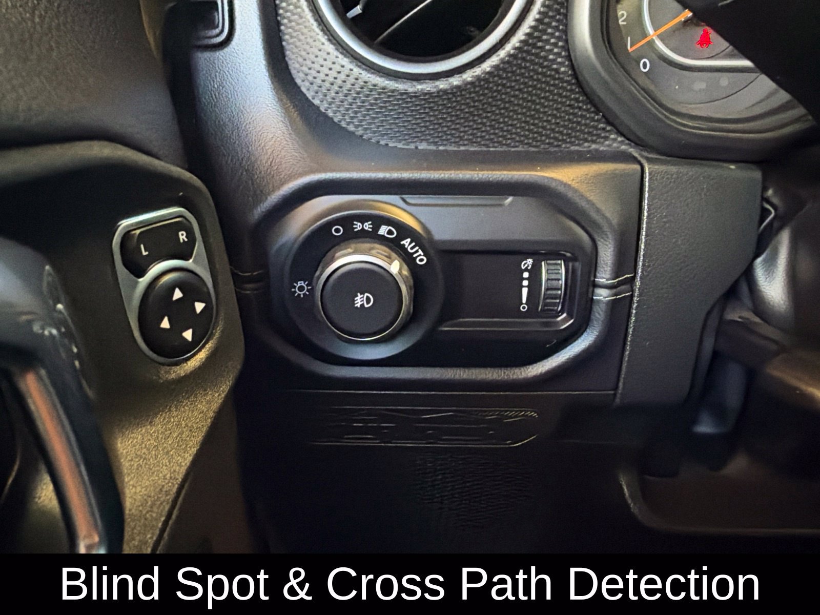 Used 2025 Jeep Wrangler Unlimited Rubicon AWD/4WD image 27