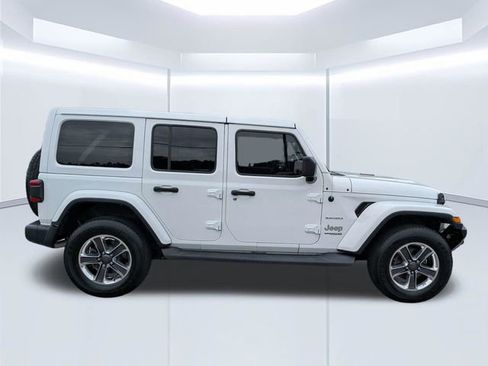 Used 2019 Jeep Wrangler Unlimited Sahara AWD/4WD image 3
