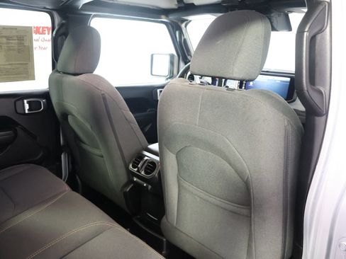 Used 2024 Jeep Wrangler Unlimited AWD/4WD image 40