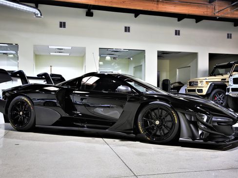 Used 2020 McLaren Senna image 3
