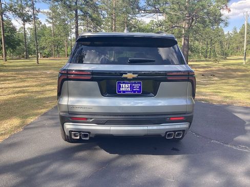 New 2026 Chevrolet Traverse LT w/ Driver Confidence Package FWD image 3