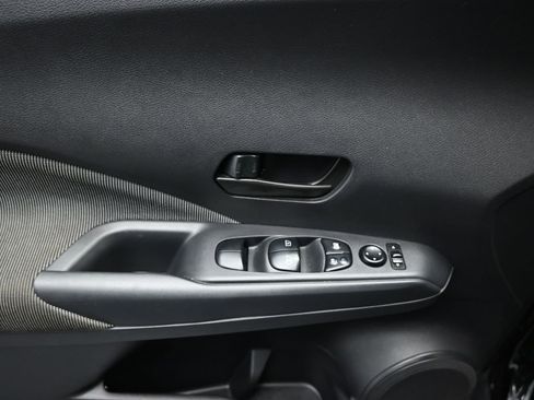 Used 2020 Nissan Kicks S image 17