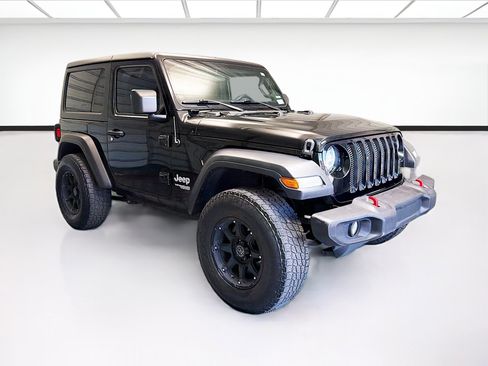 Used 2020 Jeep Wrangler Sport AWD/4WD image 3