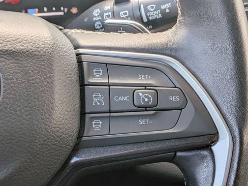 Used 2022 Jeep Grand Cherokee L Laredo w/ Luxury Tech Group I AWD/4WD image 13