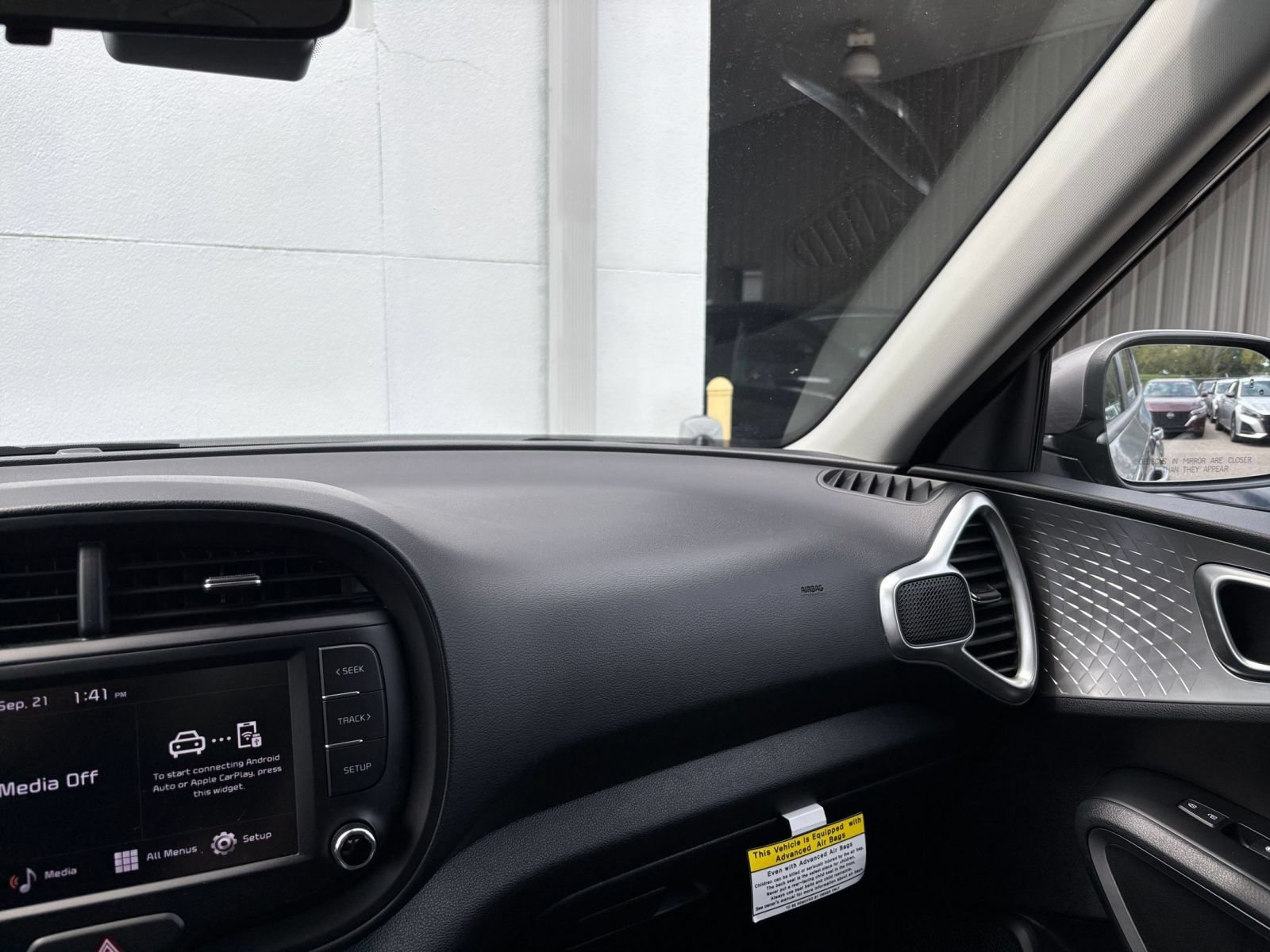 Used 2025 Kia Soul LX w/ LX Technology Package FWD image 32