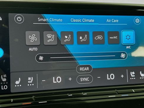 Used 2025 Volkswagen Atlas SE FWD image 23