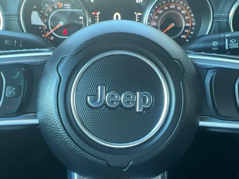 Used 2022 Jeep Gladiator Overland w/ Popular Equipment Package AWD/4WD image 50